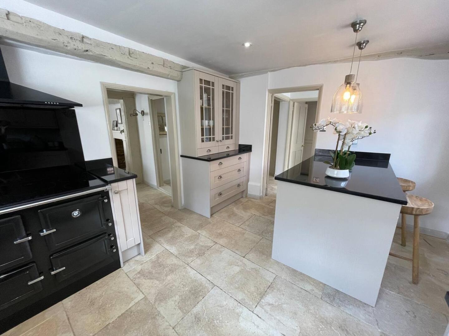 Elegant Oak Beamed House In Pretty Village - Cambridge Homehost Buckden  Exterior foto