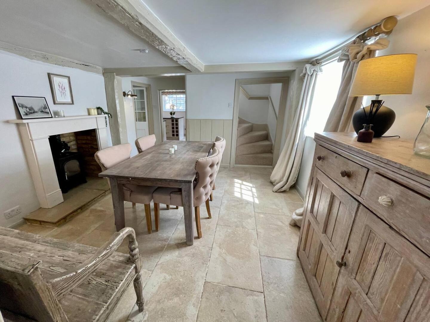Elegant Oak Beamed House In Pretty Village - Cambridge Homehost Buckden  Exterior foto