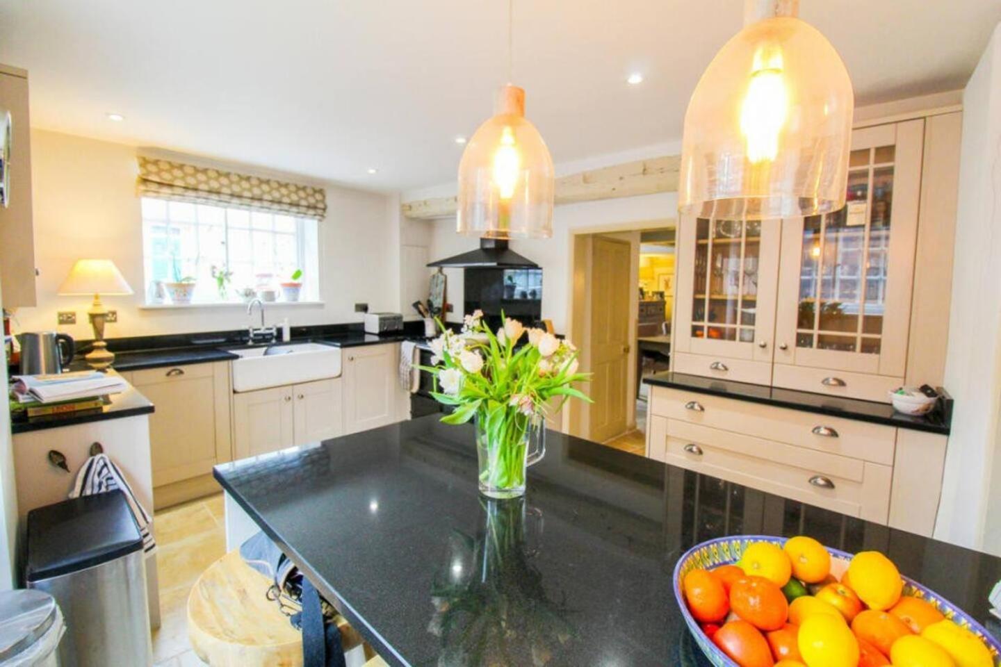 Elegant Oak Beamed House In Pretty Village - Cambridge Homehost Buckden  Exterior foto
