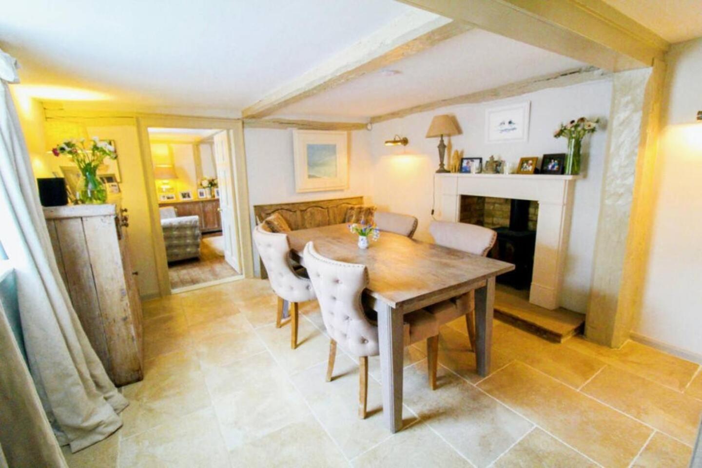 Elegant Oak Beamed House In Pretty Village - Cambridge Homehost Buckden  Exterior foto